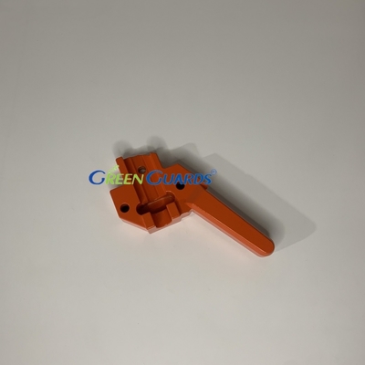 Çim biçme makinesinin parçaları Bracket RH Çim yakalayıcı G241828 Fits Jacobsen Greens King