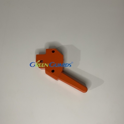 Çim biçme makinesinin parçaları Bracket RH Çim yakalayıcı G241828 Fits Jacobsen Greens King
